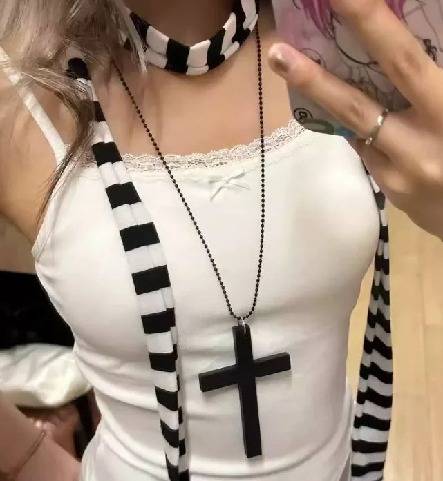 ファッションパンクゴシックウッドクロスペンダントネックレスレディースブラックホワイトレッドクロスチョーカーY2Kヒップホップネックレスセーターチェーンギフト