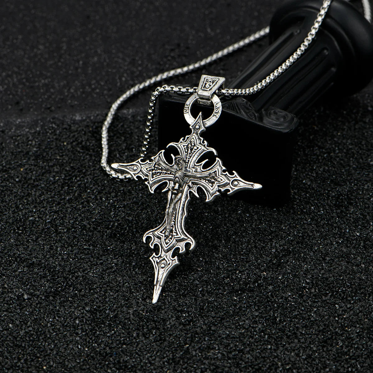 A Fashionable and Personalized Retro Gothic Nail Cross Skull Cross Pendant Necklace Halloween Necklace