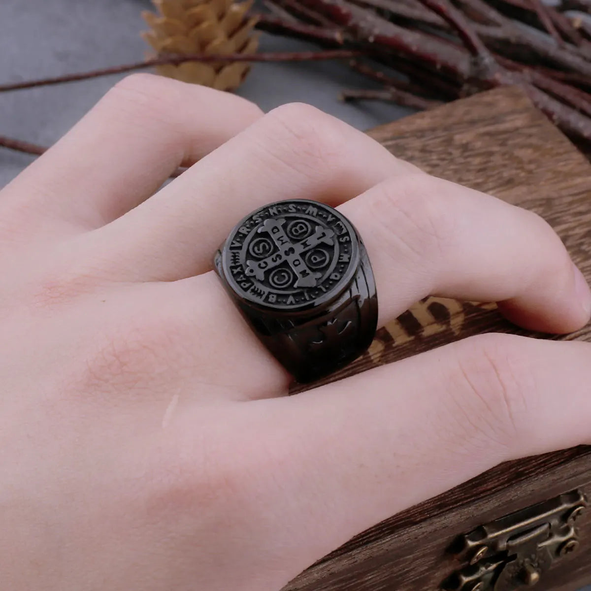 ヴィンテージ 宗教的 聖ベネディクト クリスチャン クロス リング メンズ パンク ヒップホップ バイカー ステンレススチール ジュエリー 彼氏へのギフト