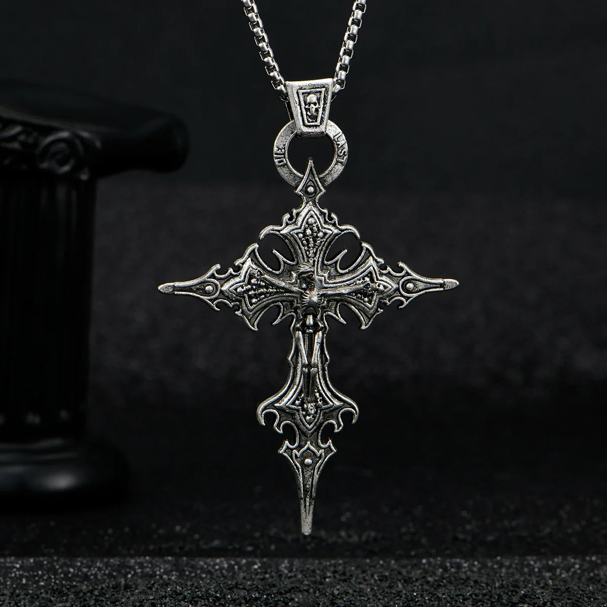 A Fashionable and Personalized Retro Gothic Nail Cross Skull Cross Pendant Necklace Halloween Necklace