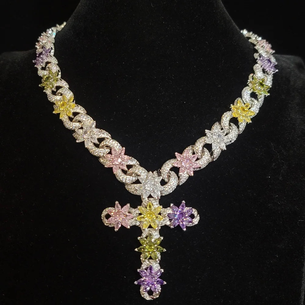 ファッションなアイスアウト カラフルフラワーネックレスチェーン 豪華なリンククロスチェーン レディース ヒップホップジュエリー 女の子 誕生日プレゼント