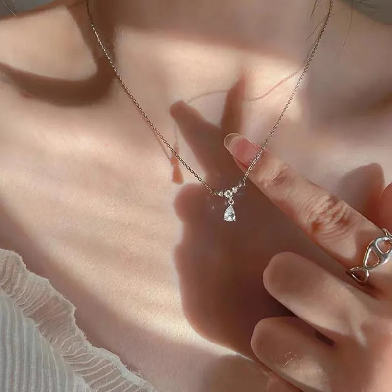 メンズ用クロスネックレス、ゴールドブラックシルバーカラーステンレススチールペンダント、シンプルなジュエリーギフト、メンズボーイズ用クロスチェーンネックレス