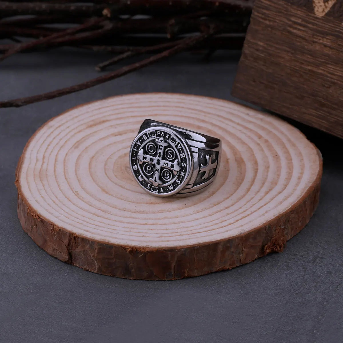 ヴィンテージ 宗教的 聖ベネディクト クリスチャン クロス リング メンズ パンク ヒップホップ バイカー ステンレススチール ジュエリー 彼氏へのギフト