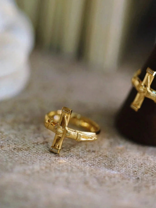 925スターリングシルバーのパーソナライズされたイエス十字架の高度なリング、女性用ウェディングパーティー、日常生活のための高級高品質ファインジュエリー