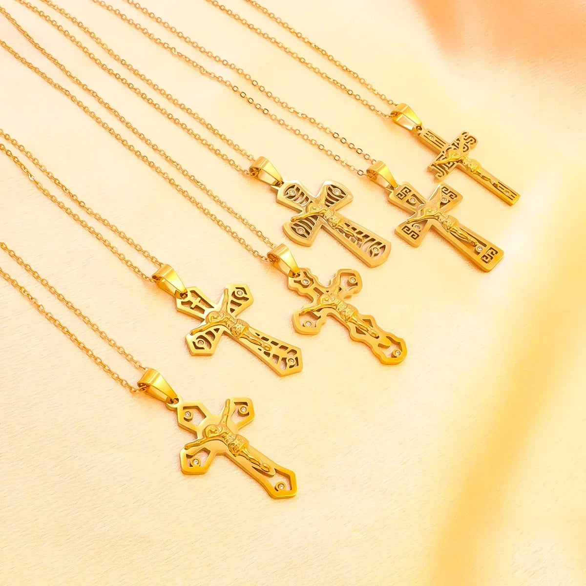 宗教的なイエス十字架ネックレス、メンズファッションゴールドカラークロスペンダント、チェーンネックレスジュエリーギフト付き