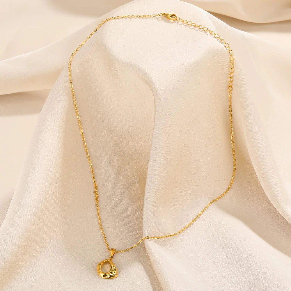 女性用クロスネックレス クラシッククロスカラー ゴールドカラー エジプトナイルアンクチョーカー ステンレススチールチェーン 美しいジュエリーギフト