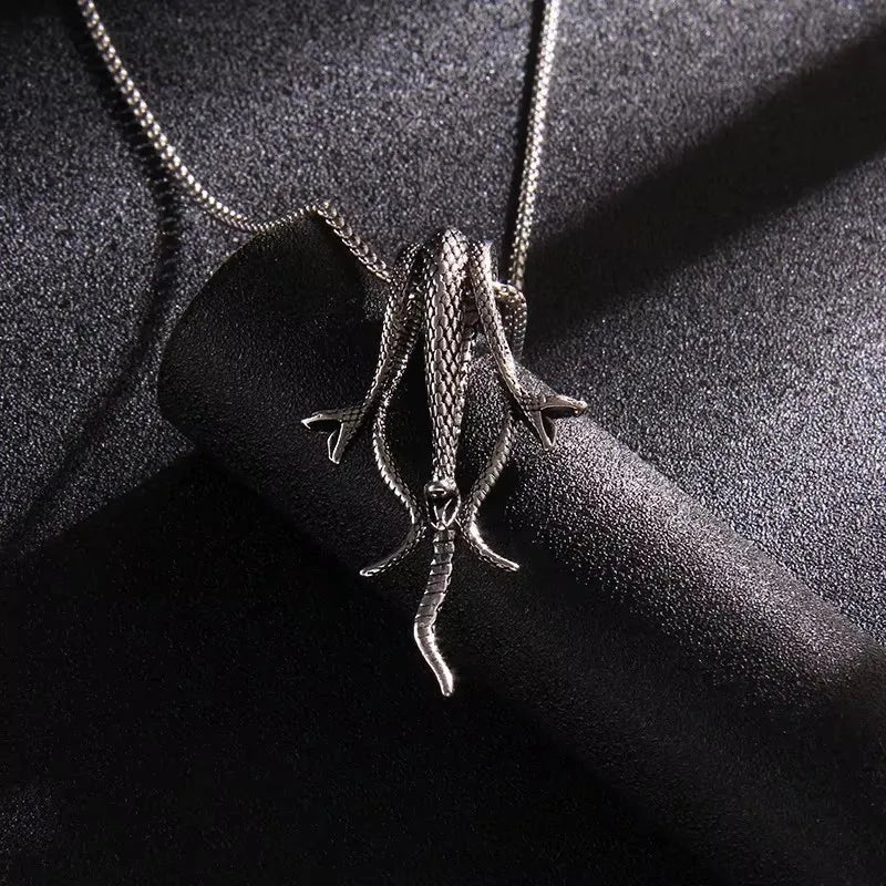 ヨーロッパとアメリカのファッションパーソナリティレトロゴシッククロスネックレス男性と女性ストリートヒップホップトレンドセッター多用途Pe