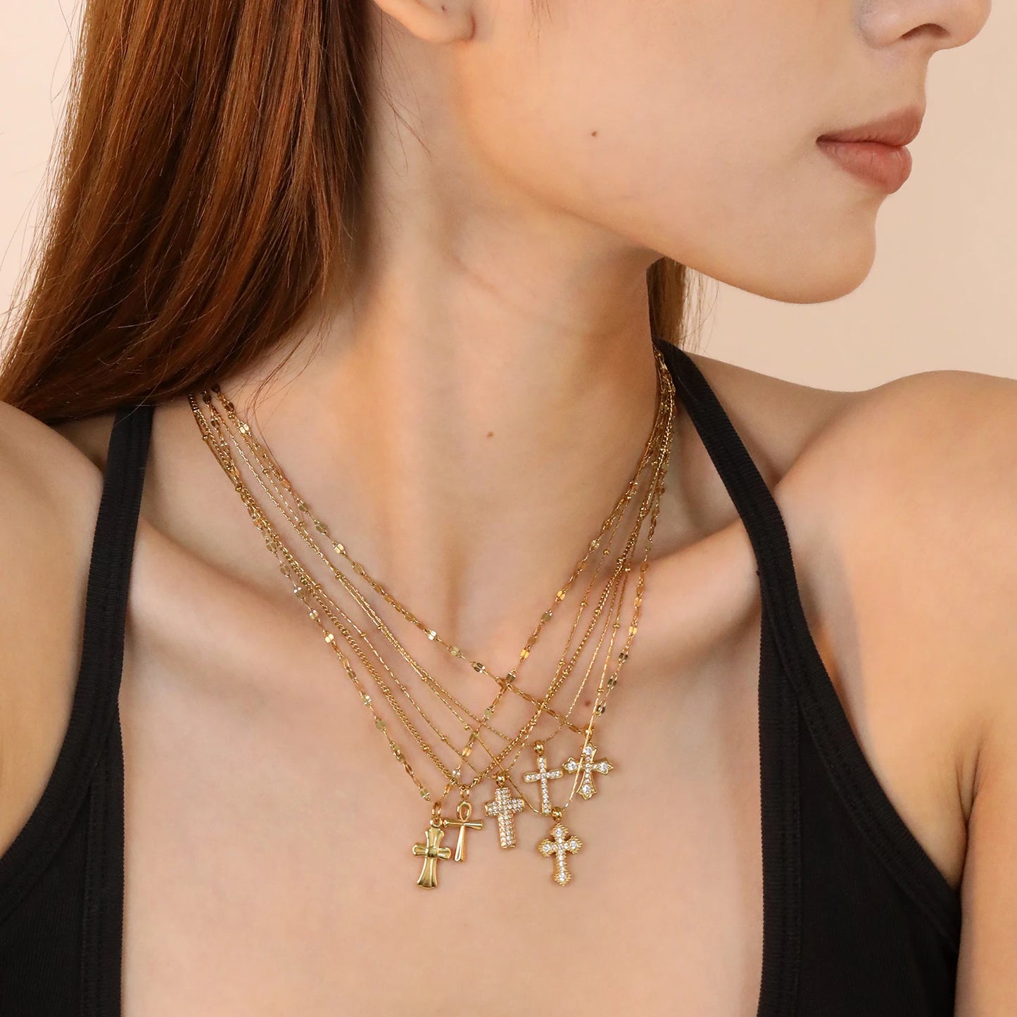 2025 新しいクラシック クロス ネックレス。男性と女性の両方にパーソナライズされたクリエイティブ デザイン。金メッキのステンレス スチール製。
