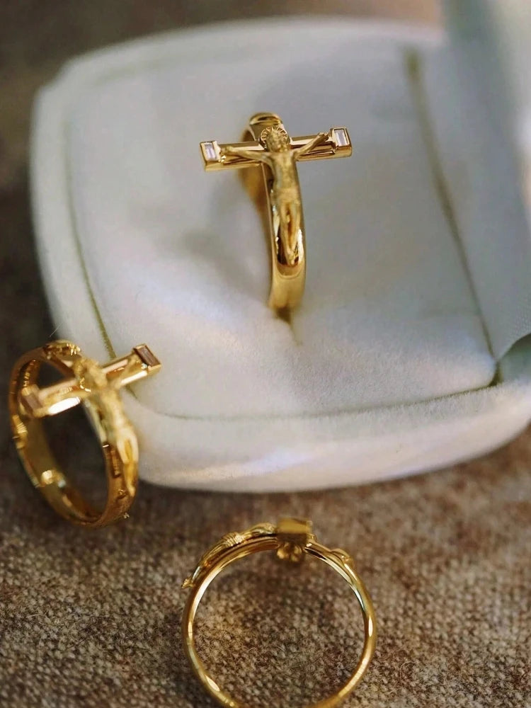 925スターリングシルバーのパーソナライズされたイエス十字架の高度なリング、女性用ウェディングパーティー、日常生活のための高級高品質ファインジュエリー