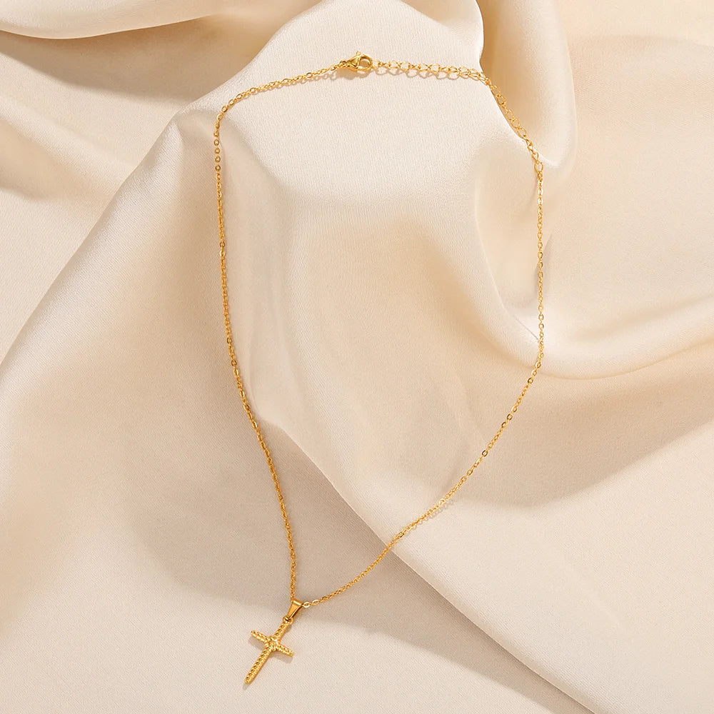 女性用クロスネックレス クラシッククロスカラー ゴールドカラー エジプトナイルアンクチョーカー ステンレススチールチェーン 美しいジュエリーギフト
