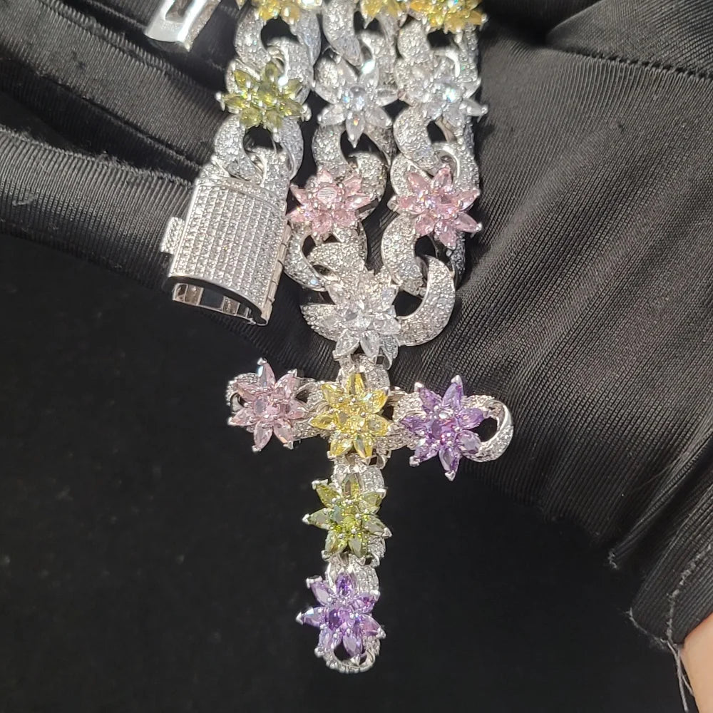 ファッションなアイスアウト カラフルフラワーネックレスチェーン 豪華なリンククロスチェーン レディース ヒップホップジュエリー 女の子 誕生日プレゼント