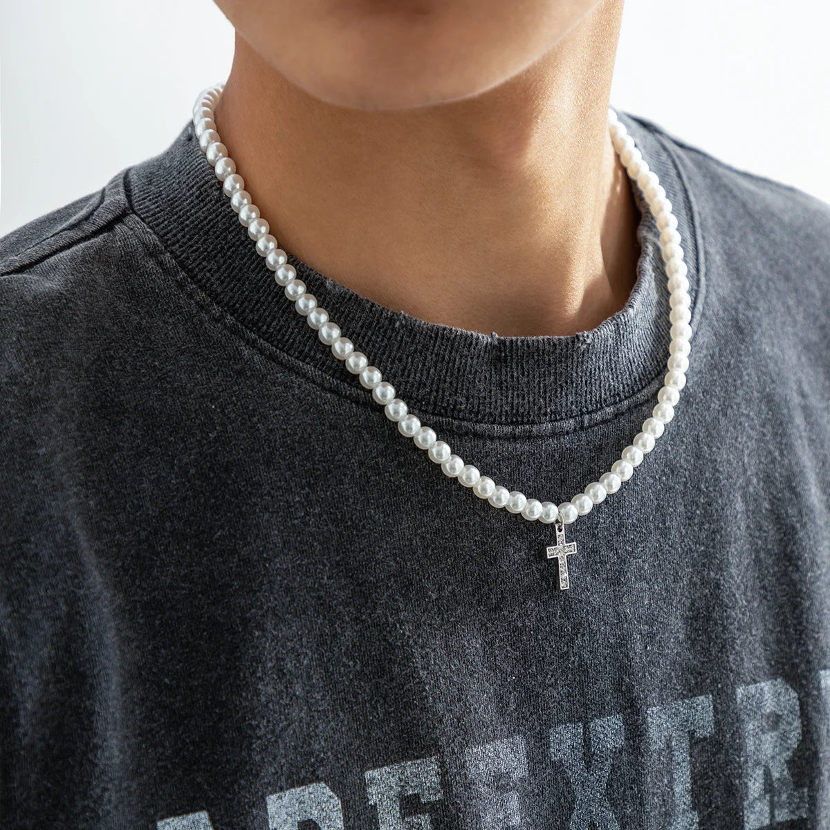 パールビーズチェーンと光沢のあるラインストーンクロスペンダントネックレスメンズトレンドのホワイトビーズチョーカーネック2022ファッションジュエリー男性
