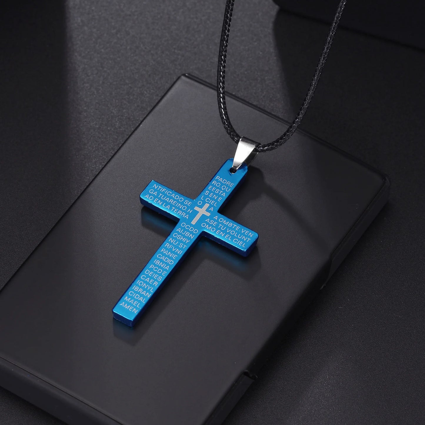 ステンレススチール製クロスペンダントネックレス メンズ レディース ミニマリストジュエリー 男性 女性用 ネックレス チョーカー ブルーカラー