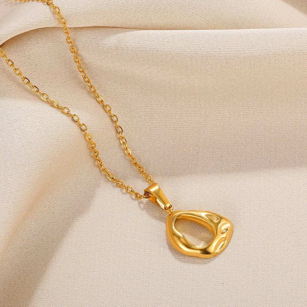 女性用クロスネックレス クラシッククロスカラー ゴールドカラー エジプトナイルアンクチョーカー ステンレススチールチェーン 美しいジュエリーギフト