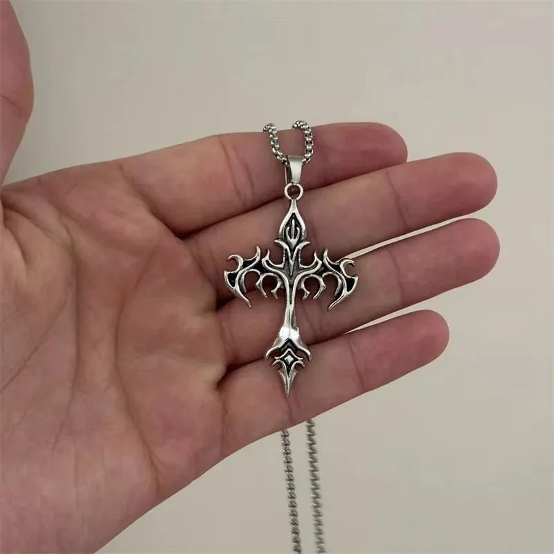 ヨーロッパとアメリカのファッションパーソナリティレトロゴシッククロスネックレス男性と女性ストリートヒップホップトレンドセッター多用途Pe