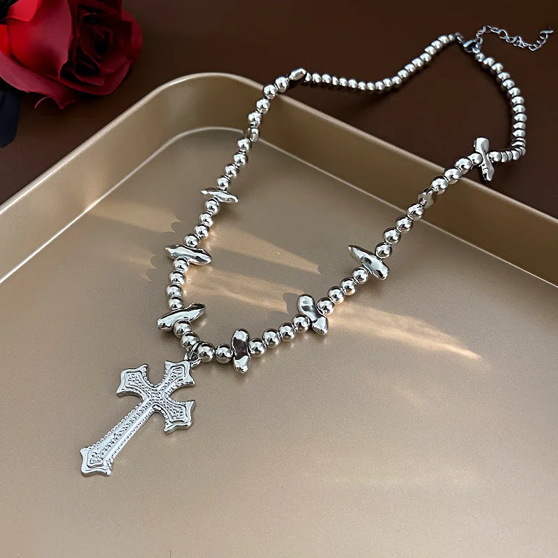 ヨーロッパとアメリカのエイリアンパールクロスネックレス、男女兼用、ヒップホップ、ニッチデザイン、鎖骨チェーン、多用途アクセサリー