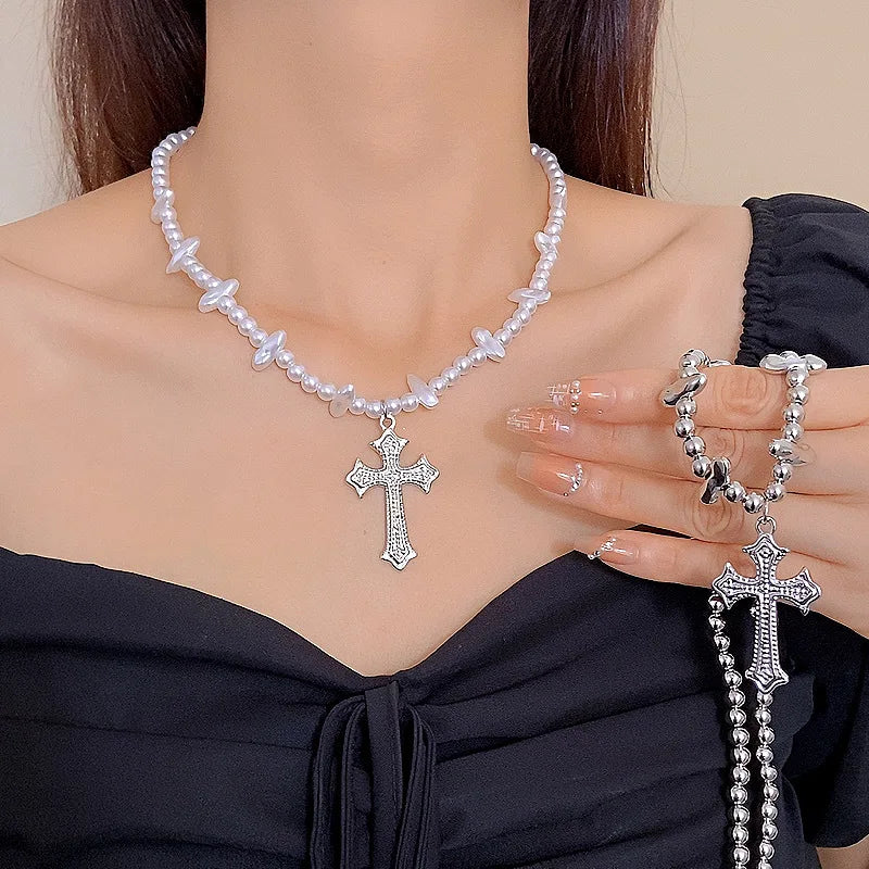 ヨーロッパとアメリカのエイリアンパールクロスネックレス、男女兼用、ヒップホップ、ニッチデザイン、鎖骨チェーン、多用途アクセサリー