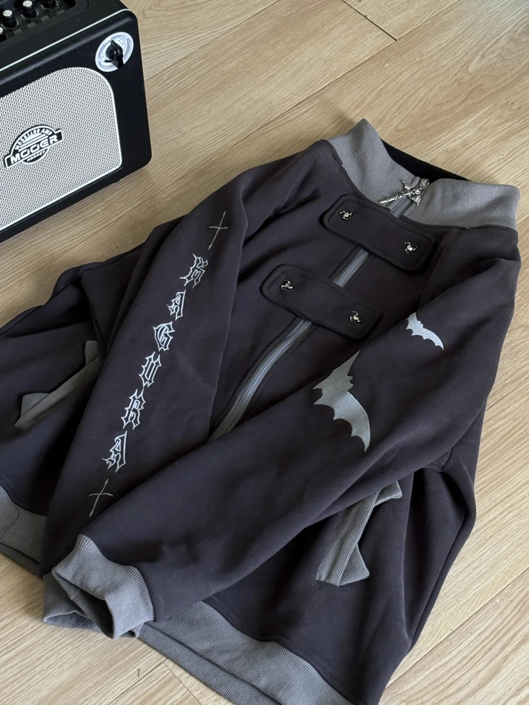 日本のサブカルチャー コウモリプリント スタンドカラー ゆったり スウェットシャツ プラッシュライナー 厚手 冬服 レディース ジップアップコート Y2K トップス