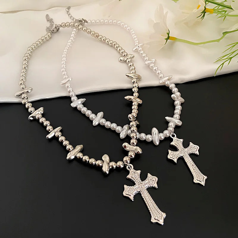 ヨーロッパとアメリカのエイリアンパールクロスネックレス、男女兼用、ヒップホップ、ニッチデザイン、鎖骨チェーン、多用途アクセサリー