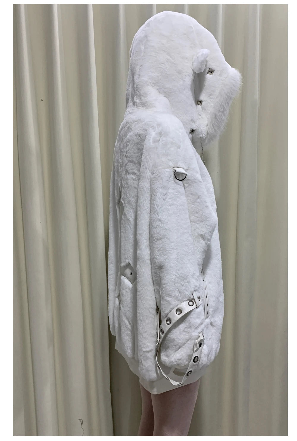 マウロイカルディ 秋冬 オーバーサイズ 暖かい ソフト ホワイト フェイクファーコート レディース フード付き 原宿系 ファッション ふわふわ ジャケット ストリートウェア 2025