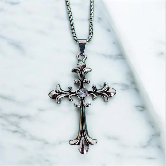 ヨーロッパとアメリカのファッションパーソナリティレトロゴシッククロスネックレス男性と女性ストリートヒップホップトレンドセッター多用途Pe