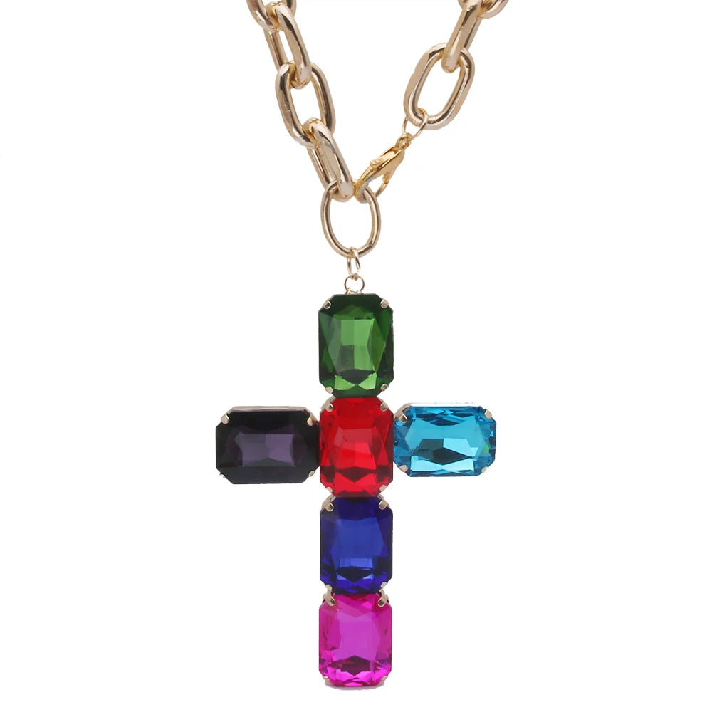 ファッショナブルで誇張された大きなガラスのクロスネックレスペンダント、豪華なクリスマスギフトジュエリー