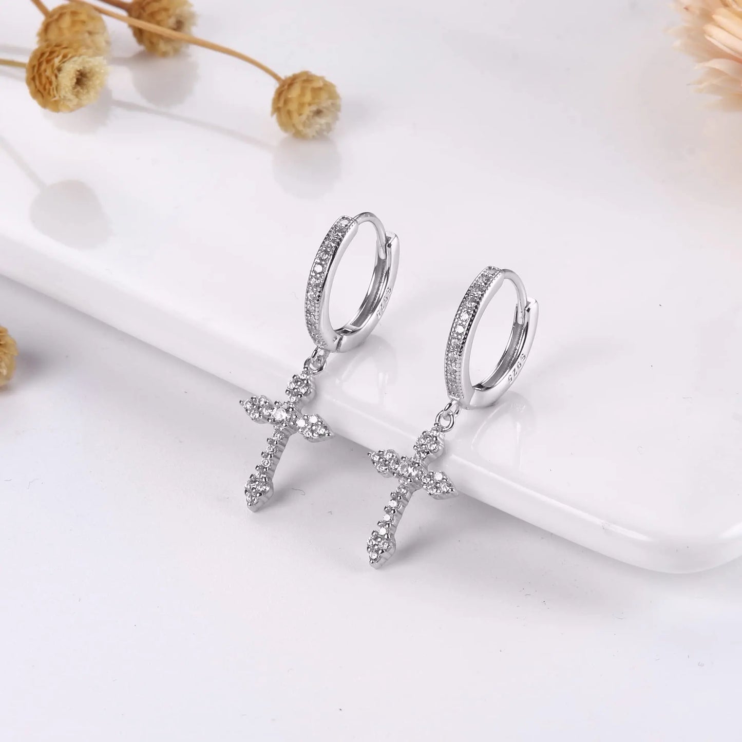 Fansilver 925スターリングシルバー クロスイヤリング レディース メンズ 華奢なCZハギーフープイヤリング アイスアウトクロスダングルイヤリング ボックス付き