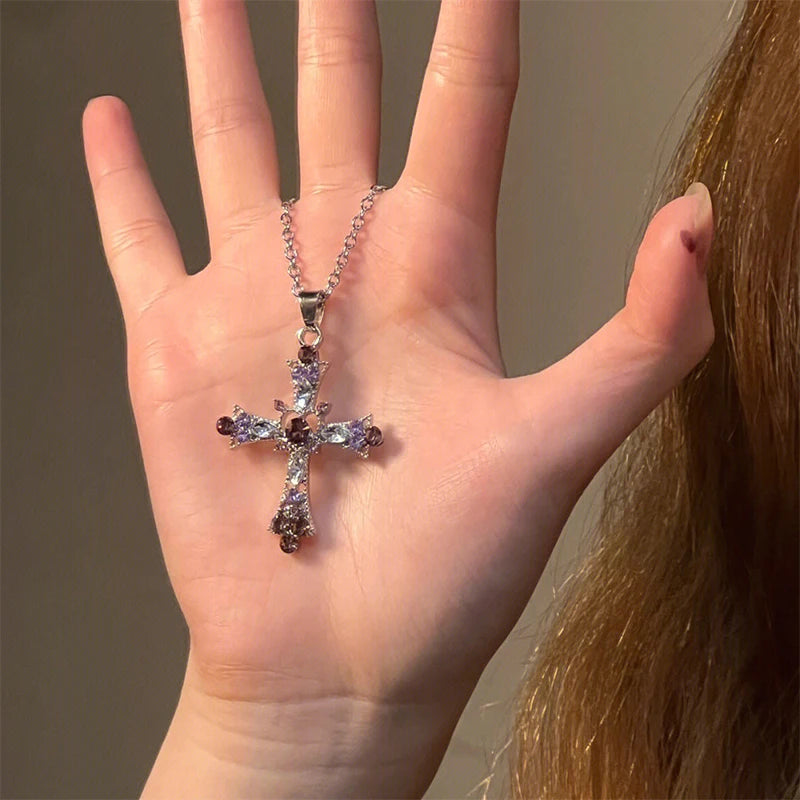 軽くて高級なレディースネックレス。クロスペンダント、フランス製ジルコン、ヨーロッパとアメリカのデザイン。