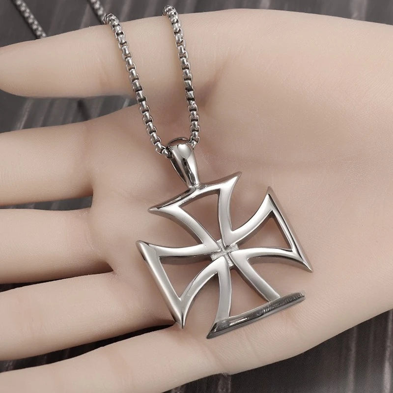 メンズネックレス 中空メタルクロスペンダント パーソナライズされたナイトテンプルファッションジュエリーアクセサリーギフト 誕生日 クリスマスギフト