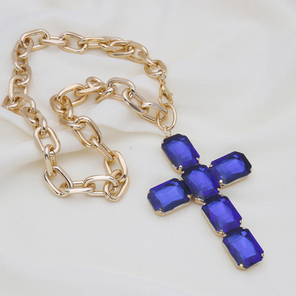 ファッショナブルで誇張された大きなガラスのクロスネックレスペンダント、豪華なクリスマスギフトジュエリー