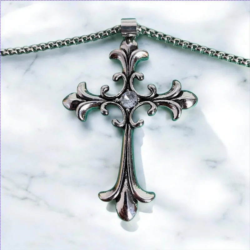 ヨーロッパとアメリカのファッションパーソナリティレトロゴシッククロスネックレス男性と女性ストリートヒップホップトレンドセッター多用途Pe