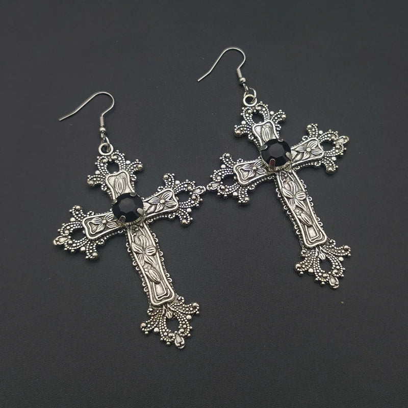 大きなディテールの赤い十字ドリルペンダントジュエルイヤリングシルバーカラートーンゴシックパンクジュエリーファッションチャームステートメント女性ギフト
