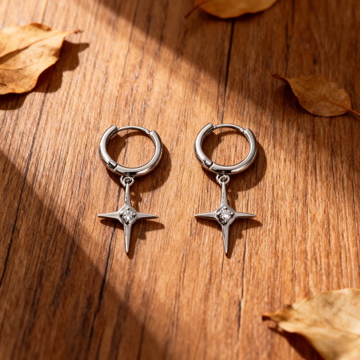 新しいトレンディなシルバーの高級クロスイヤリング、パーソナライズされた気質、ファッショナブルな高級イヤーバックルジュエリーアクセサリー