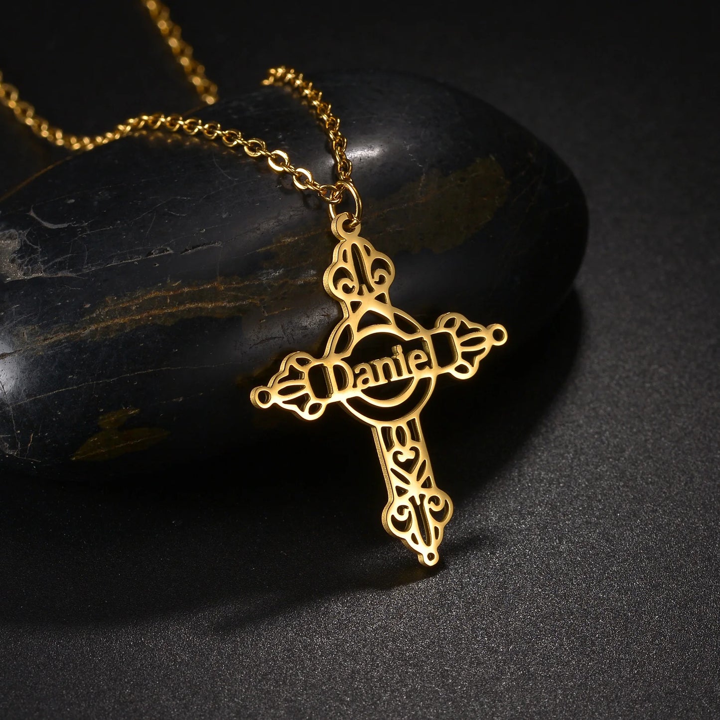 クロスシェイプネックレス カスタムネームペンダント レディース ステンレススチール パーソナライズネームプレート 誕生日ジュエリーギフト アクセサリー