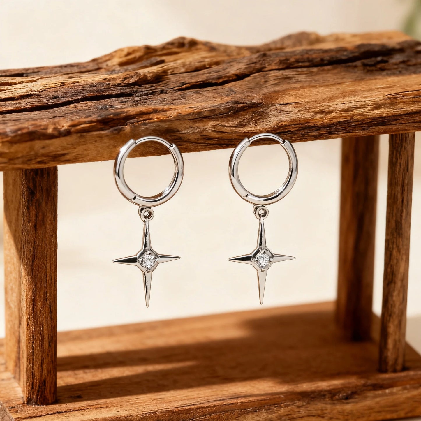 新しいトレンディなシルバーの高級クロスイヤリング、パーソナライズされた気質、ファッショナブルな高級イヤーバックルジュエリーアクセサリー