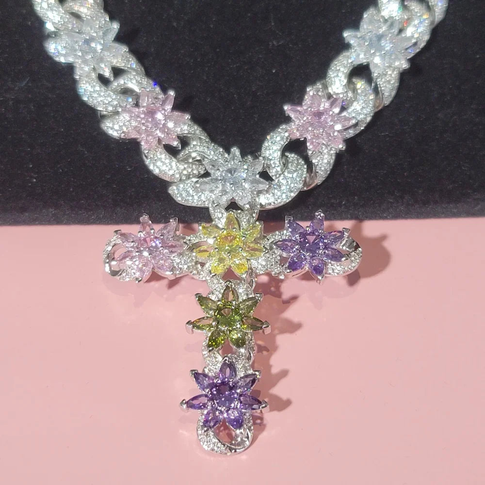 ファッションなアイスアウト カラフルフラワーネックレスチェーン 豪華なリンククロスチェーン レディース ヒップホップジュエリー 女の子 誕生日プレゼント