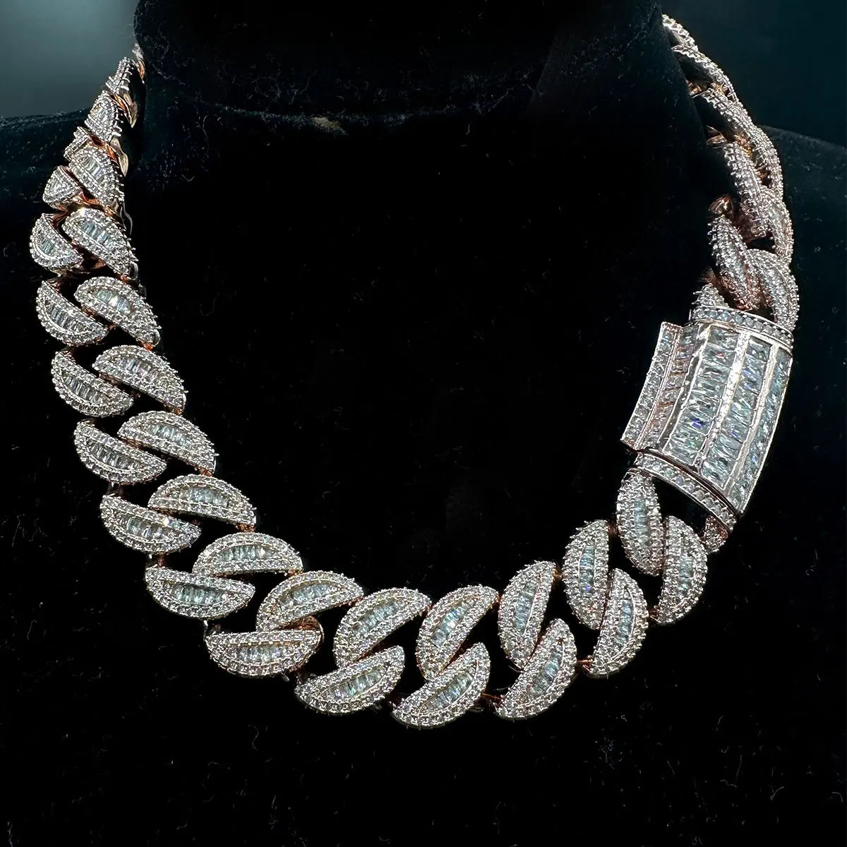 バゲットキューバンリンクチェーン メンズ アイスアウトプロングセッティングネックレス チョーカー 本物の金メッキ ヒップホップジュエリー