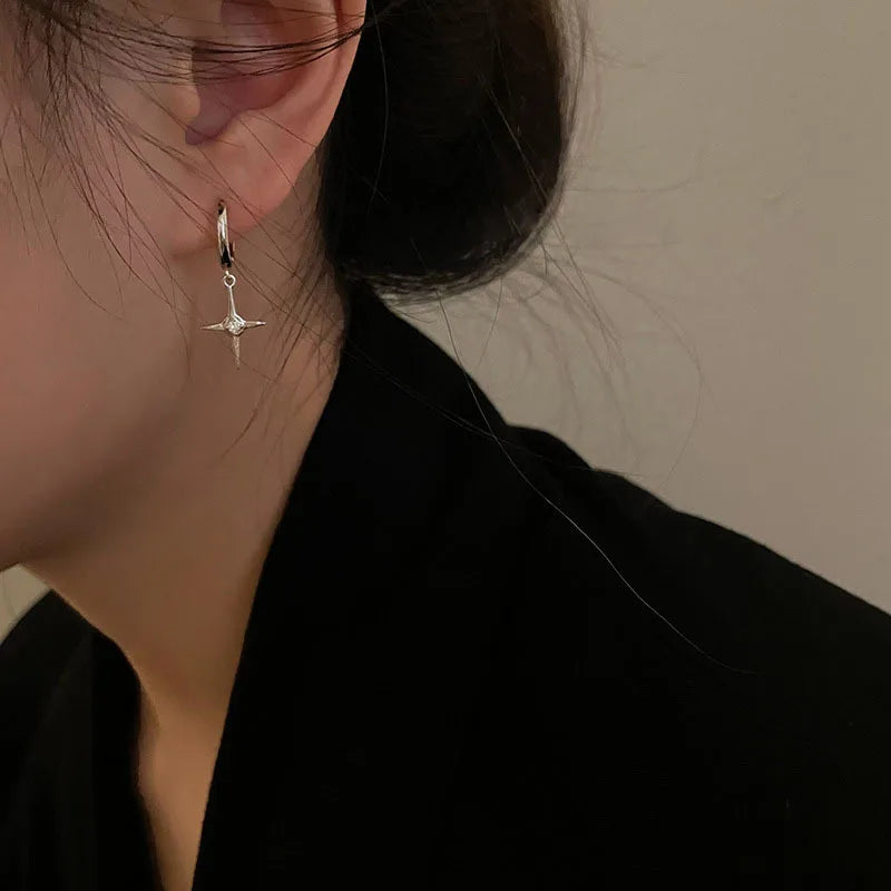 新しいトレンディなシルバーの高級クロスイヤリング、パーソナライズされた気質、ファッショナブルな高級イヤーバックルジュエリーアクセサリー