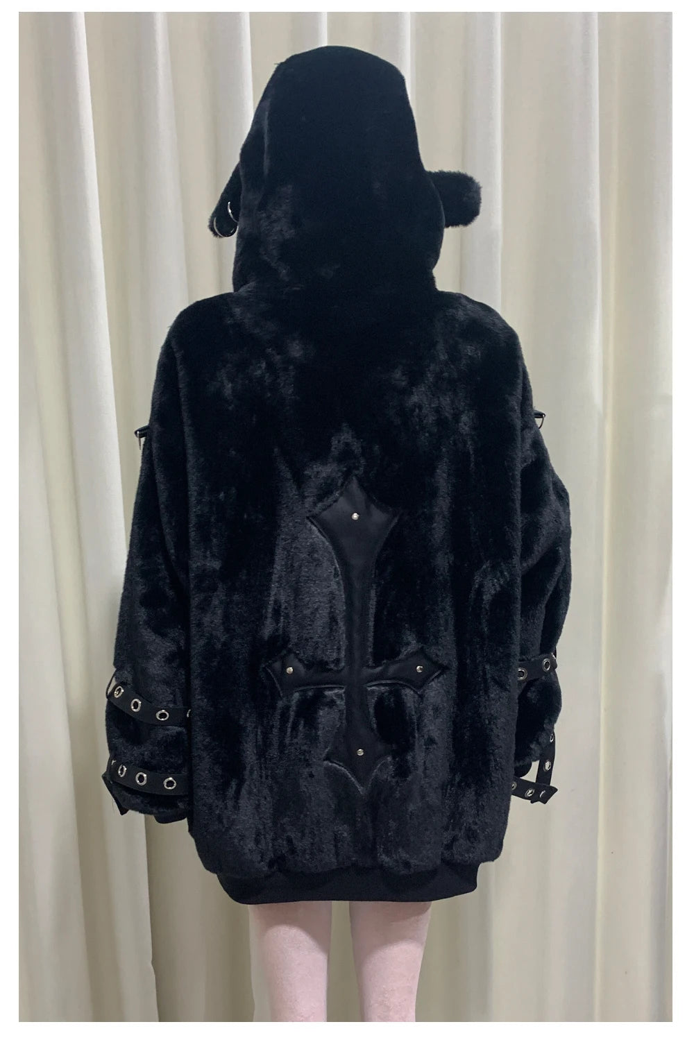 マウロイカルディ 秋冬 オーバーサイズ 暖かい ソフト ホワイト フェイクファーコート レディース フード付き 原宿系 ファッション ふわふわ ジャケット ストリートウェア 2025