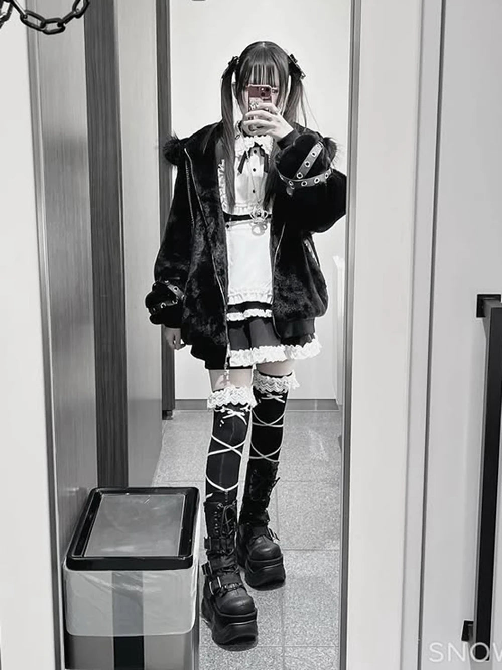 日本製マインシリーズ リベットクロス シープイヤー フード付きジャケット 冬物 新作 ゴスパンク ダークガールズ イミテーションファー プラッシュコート レディース