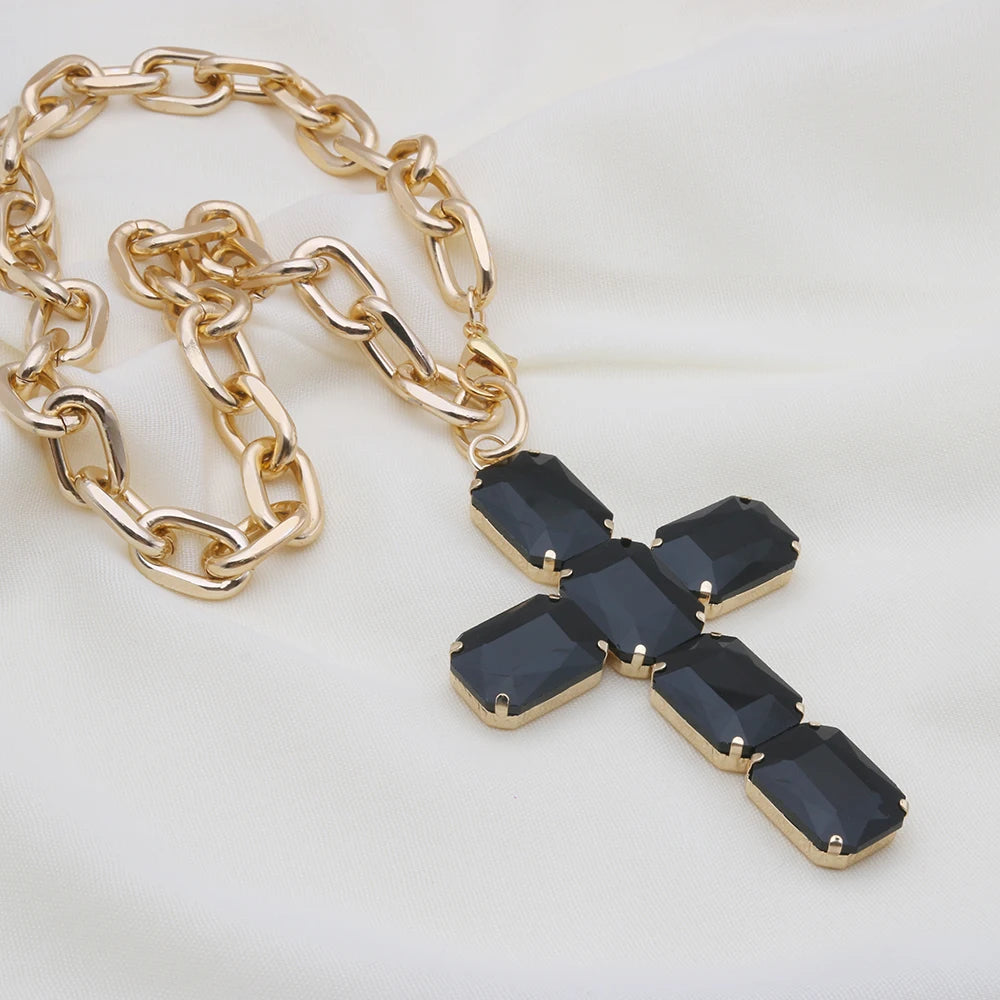 ファッショナブルで誇張された大きなガラスのクロスネックレスペンダント、豪華なクリスマスギフトジュエリー