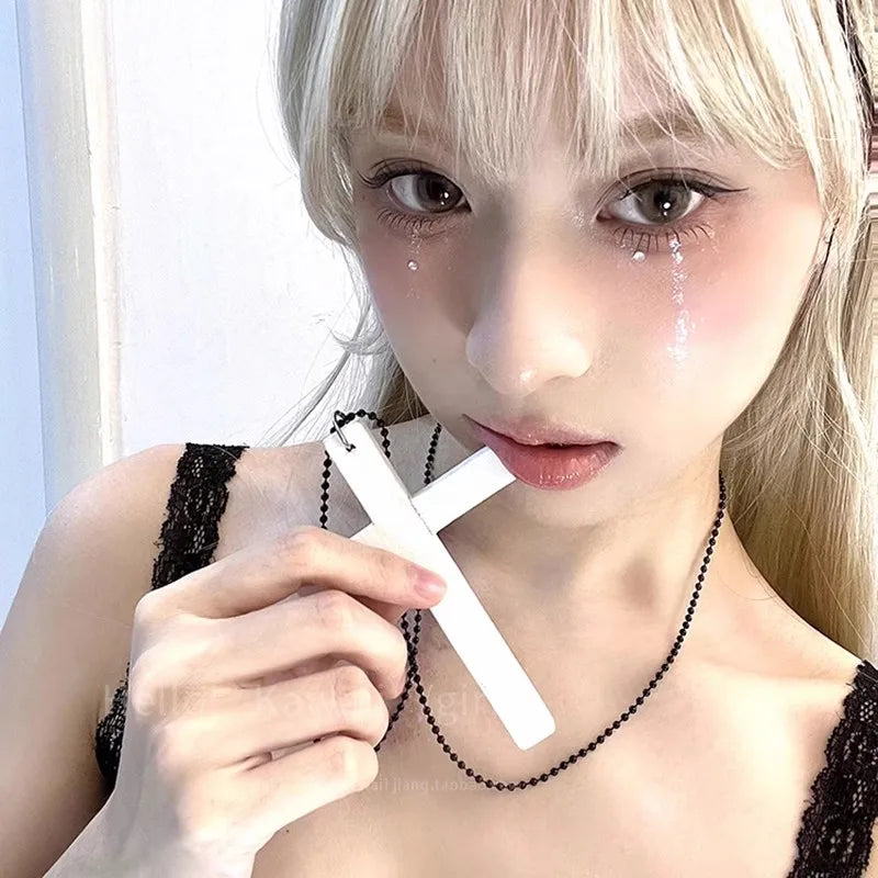 ファッションパンクゴシックウッドクロスペンダントネックレスレディースブラックホワイトレッドクロスチョーカーY2Kヒップホップネックレスセーターチェーンギフト