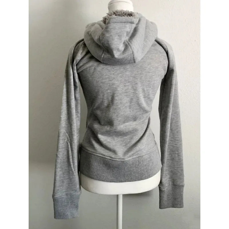 サブカルチャーフェイクコート レディース グラフィックジャケット フード付きフリースファーフーディー エッジの効いたアメリカンレトロストリートスタイルとY2Kファッショントップス