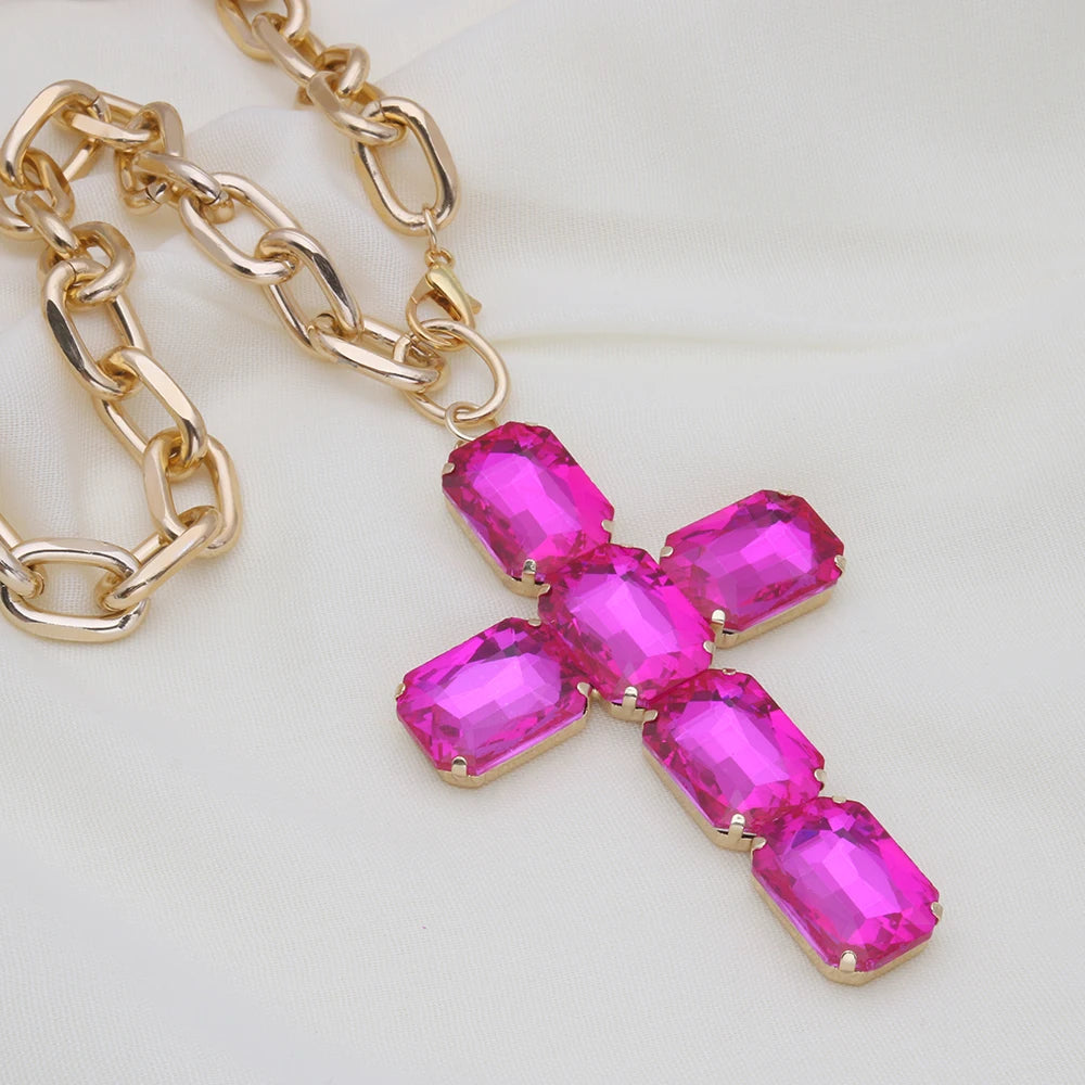 ファッショナブルで誇張された大きなガラスのクロスネックレスペンダント、豪華なクリスマスギフトジュエリー