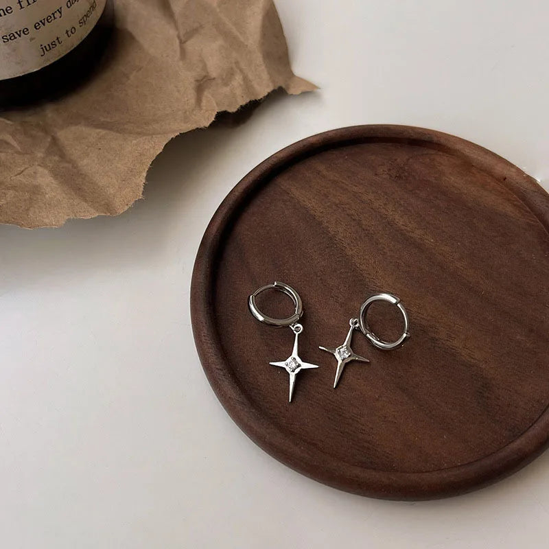 新しいトレンディなシルバーの高級クロスイヤリング、パーソナライズされた気質、ファッショナブルな高級イヤーバックルジュエリーアクセサリー