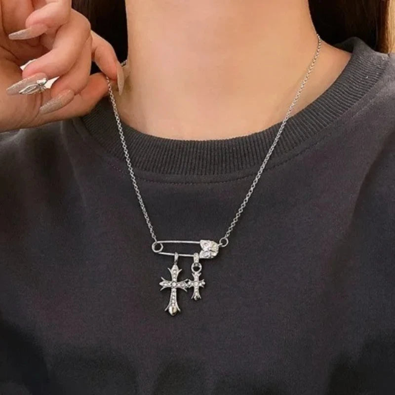 ファッションクロスジルコンペーパークリップペンダントネックレスレディースメンズ軽量ラグジュアリー多用途鎖骨ネックレスゴシッククロスネックレス