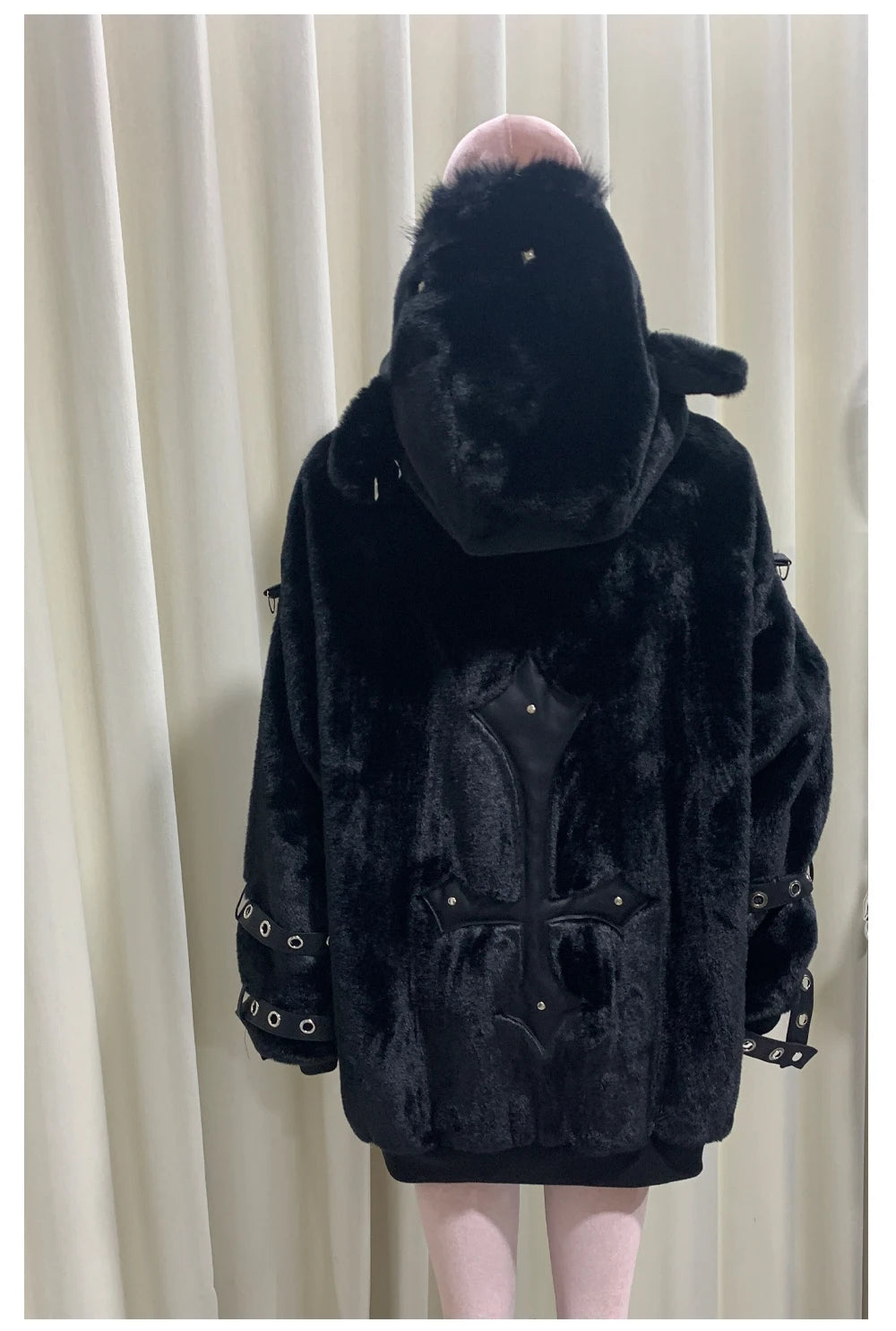 マウロイカルディ 秋冬 オーバーサイズ 暖かい ソフト ホワイト フェイクファーコート レディース フード付き 原宿系 ファッション ふわふわ ジャケット ストリートウェア 2025