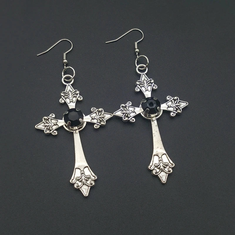 大きなディテールの赤い十字ドリルペンダントジュエルイヤリングシルバーカラートーンゴシックパンクジュエリーファッションチャームステートメント女性ギフト