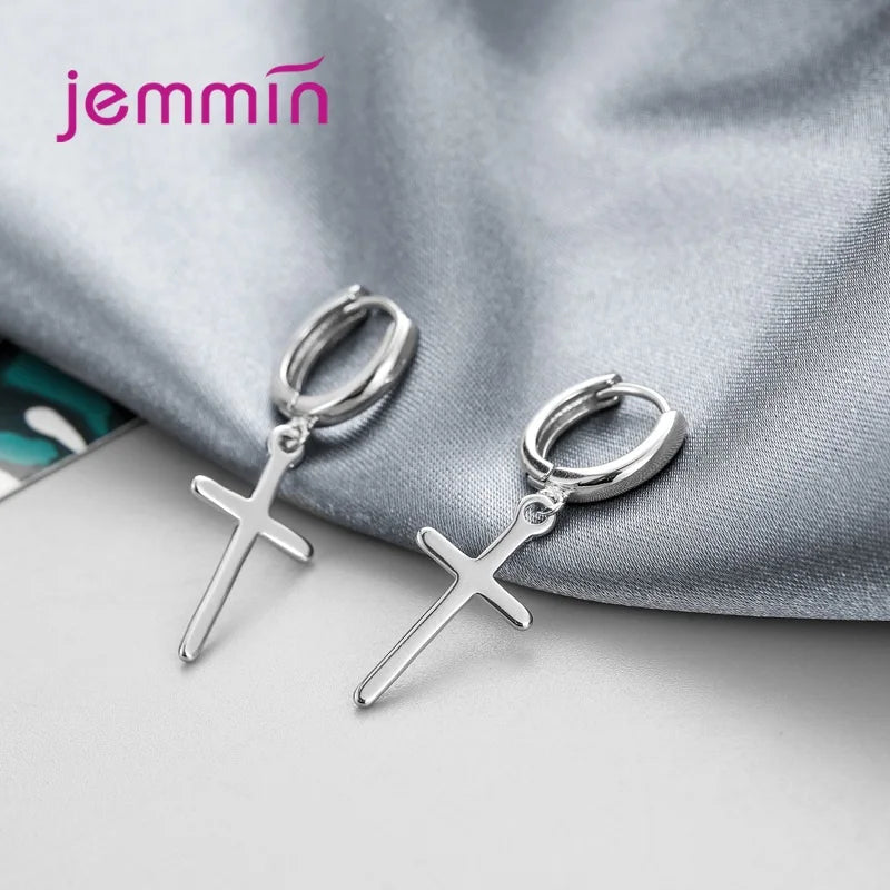 シンプルな925スターリングシルバーのクロスデザインメタルドロップイヤリング。女性、女の子、記念日、結婚式、パーティー、ファッションジュエリーギフトに。