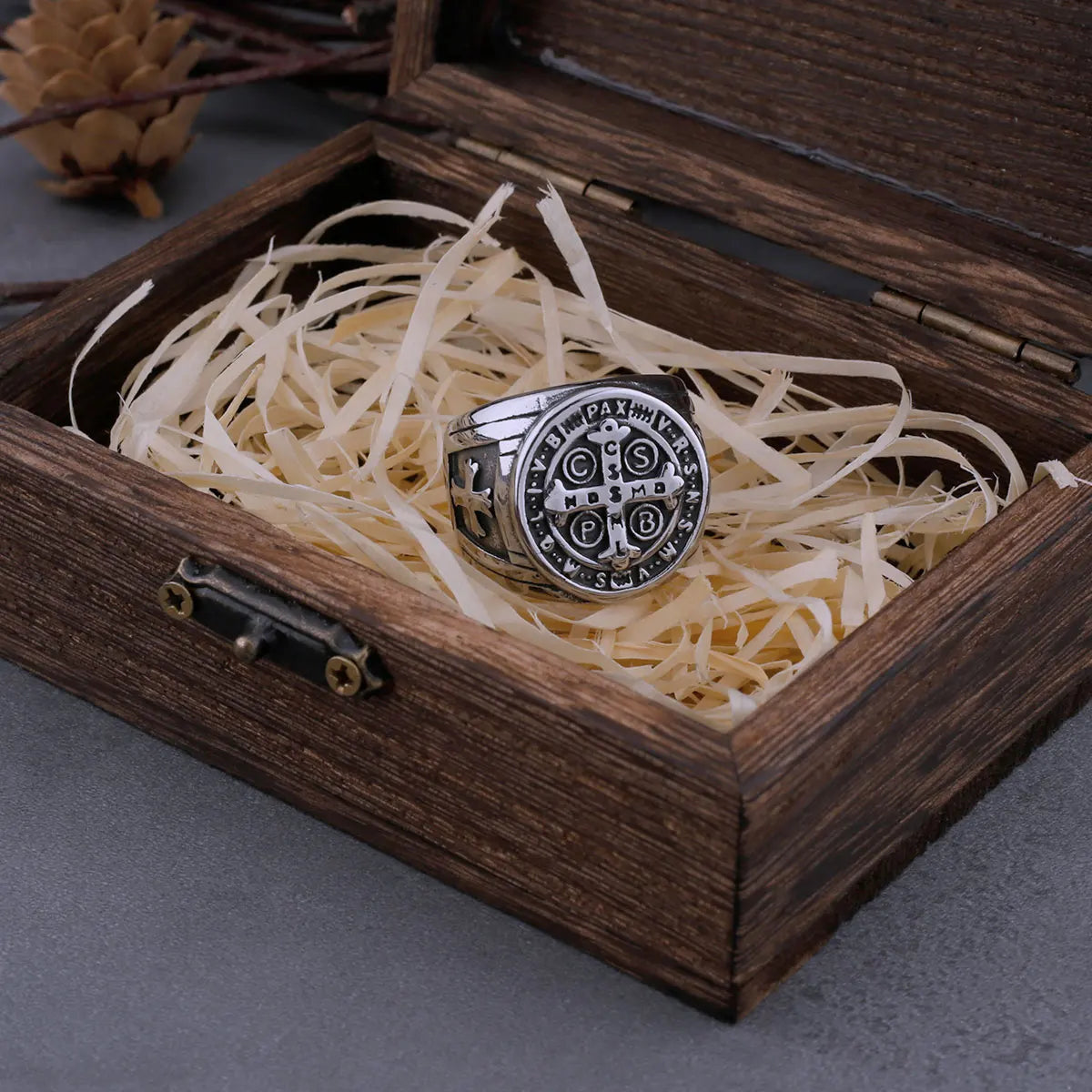 ヴィンテージ 宗教的 聖ベネディクト クリスチャン クロス リング メンズ パンク ヒップホップ バイカー ステンレススチール ジュエリー 彼氏へのギフト